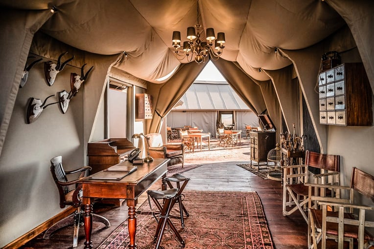 Zannier Hotels Sonop, Namibie – Namib Desert | Exclusive Tours Zannier-Hotels-Sonop-Reception-3-@tibodhermy-for-Zannier-Hotels-scaled
