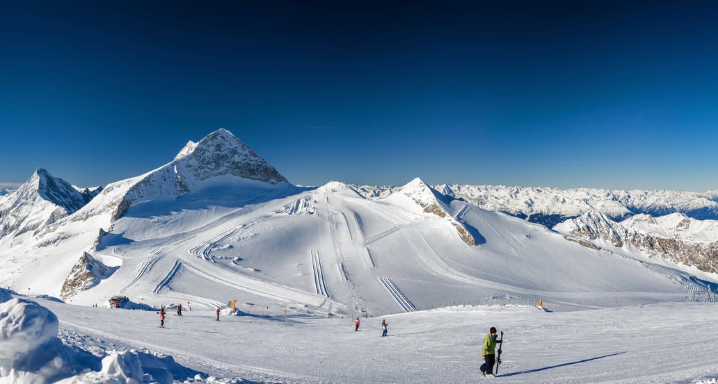 Zillertal 3000  Hintertux shutterstock_489569815