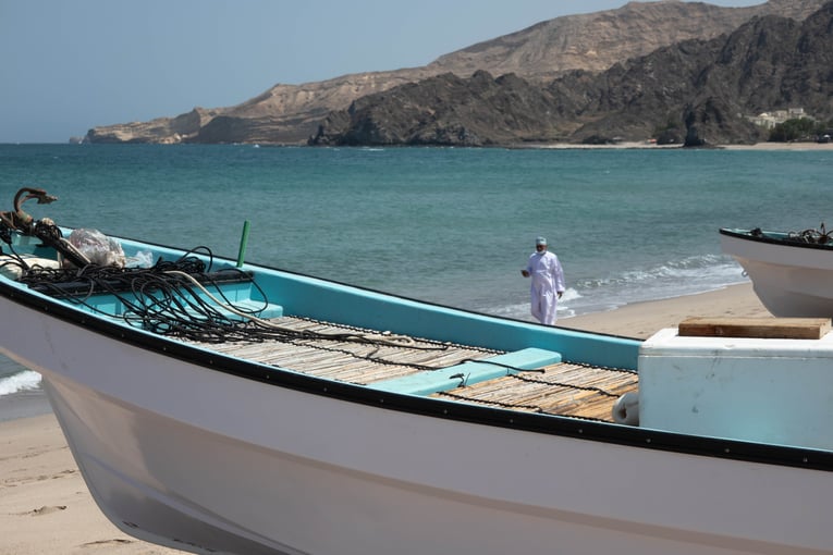 jpeg-optimizer_Jumeirah Muscat Bay - Destination - Qantab Beach Fish Boat