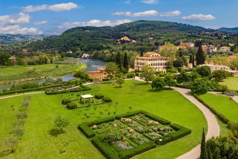 vVilla-La-Massa-garden-and-Arno-view-1920x1438
