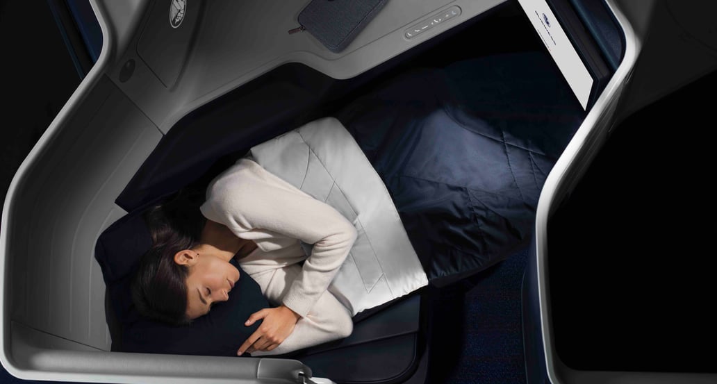 Luxusní cestování ve francouzském stylu s Air France 777-48J Business Class AF (1)