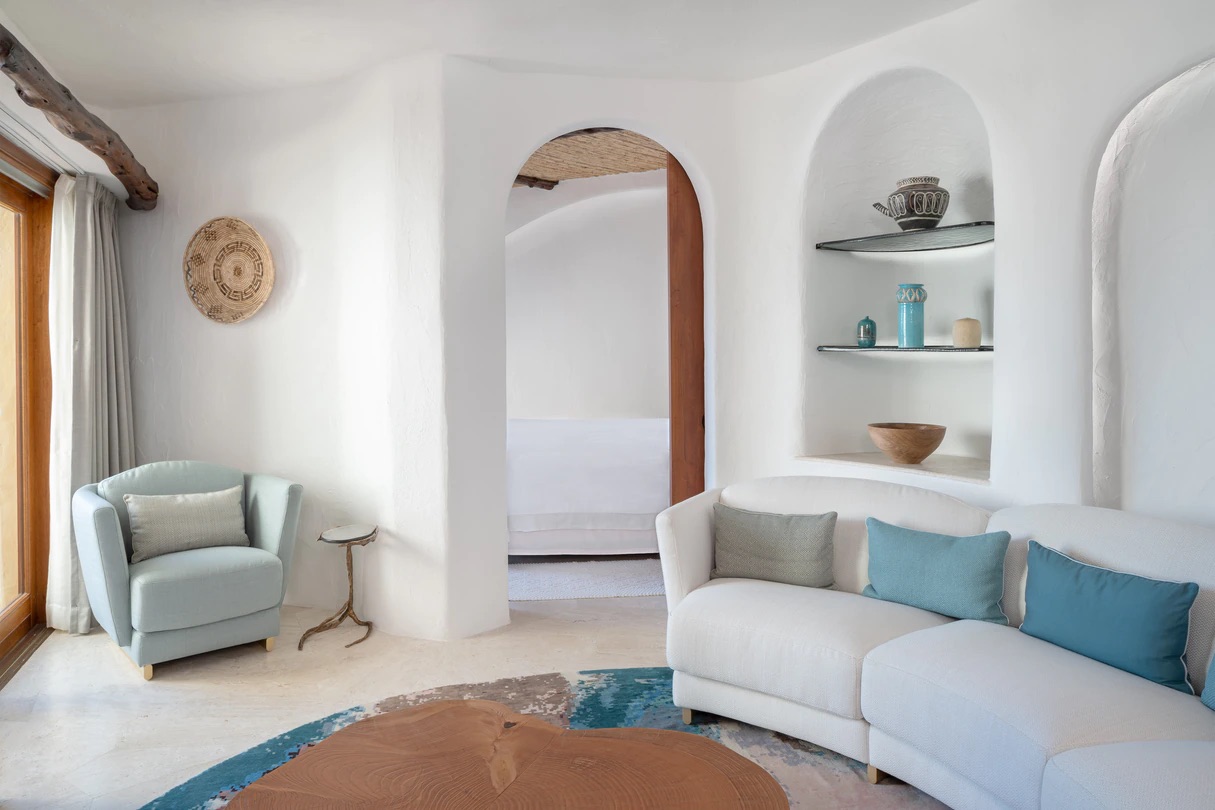 Cala Di Volpe, A Luxury Collection olblc-suite-livingroom-7452-hor-clsc