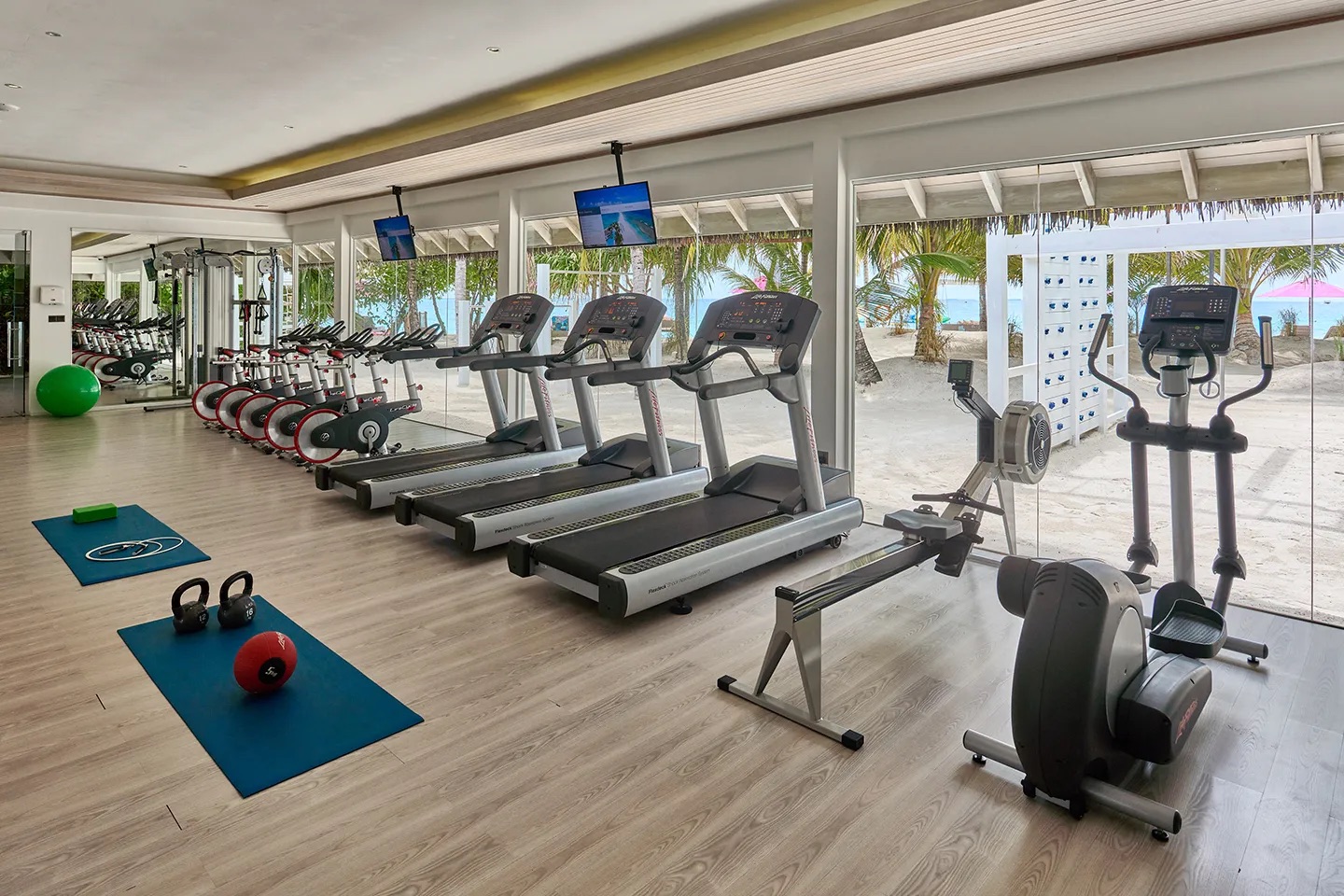 Finolhu luxury-resort-maldives-activities-1