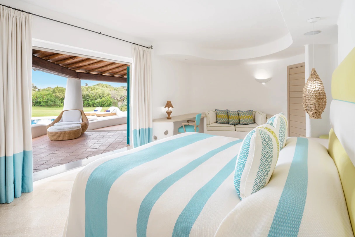Romazzino, A Luxury Collection olbrl-acqamarina-bedroom-3637-hor-clsc-2