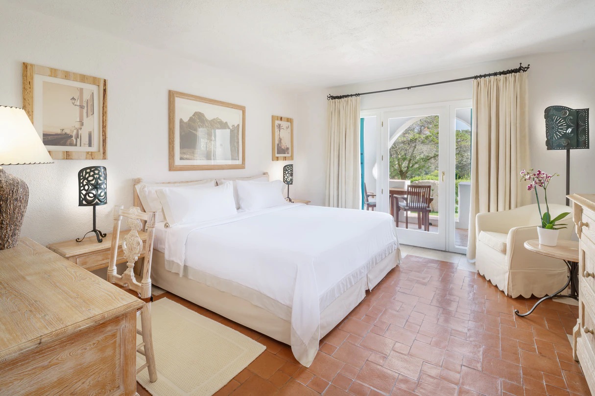 Romazzino, A Luxury Collection olbrl-king-superior-guestroom-4771-hor-clsc-1