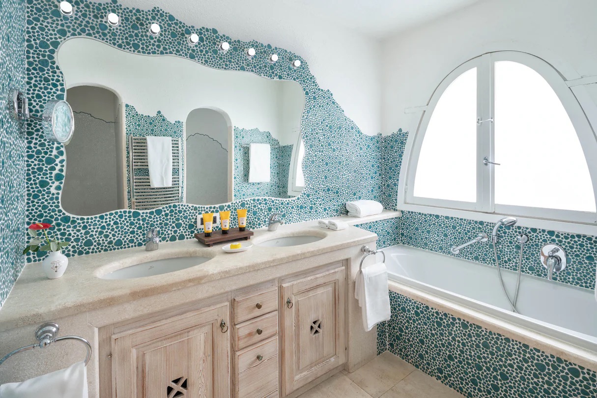 Romazzino, A Luxury Collection olbrl-premiumroom-bathroom-3552-hor-clsc-1