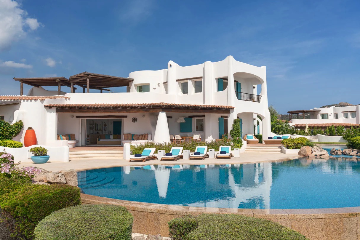 Romazzino, A Luxury Collection olbrl-smeraldaexterior-pool-3747-hor-clsc-1