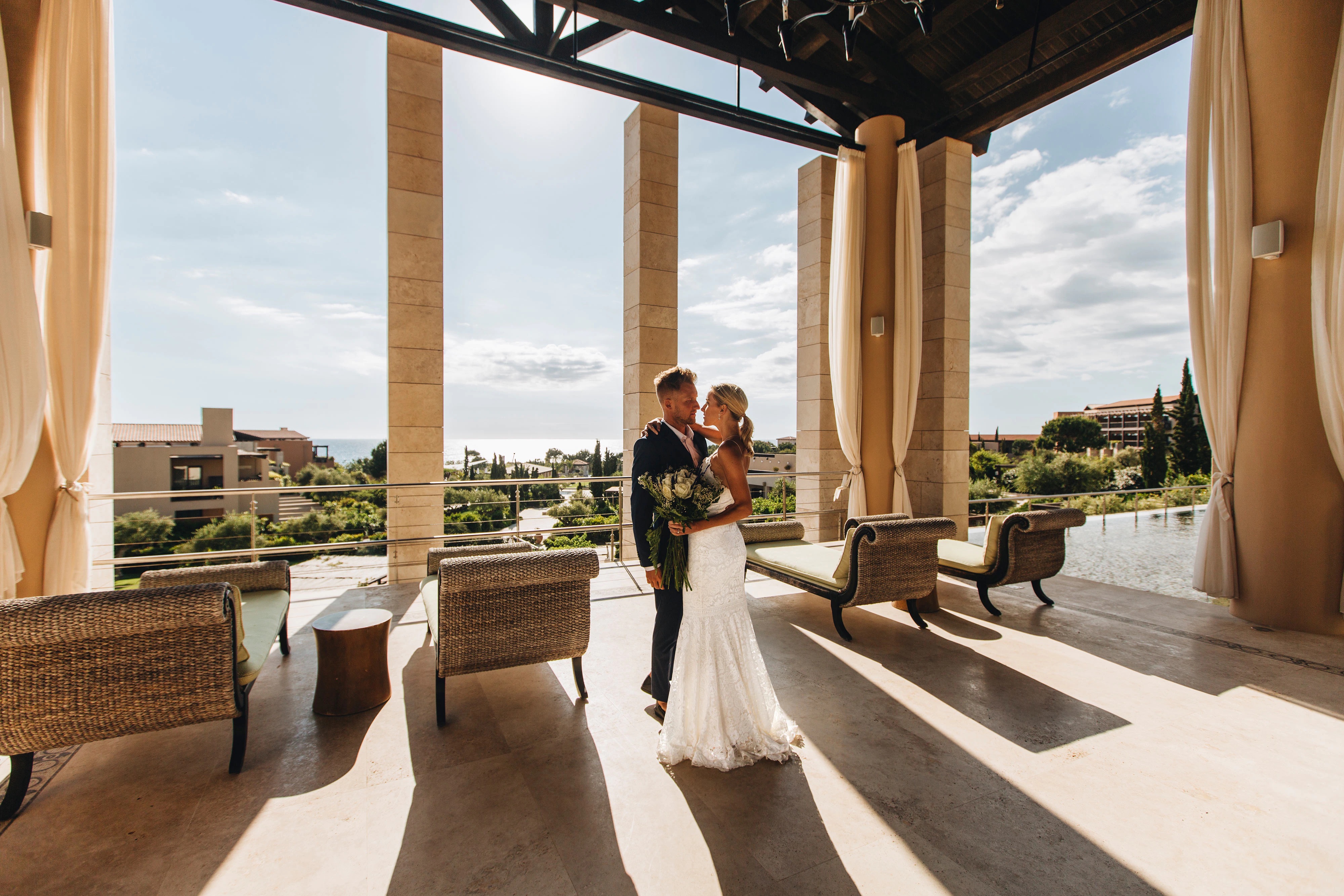 The Romanos klxlc-enchanting-moments-8390-hor-clsc