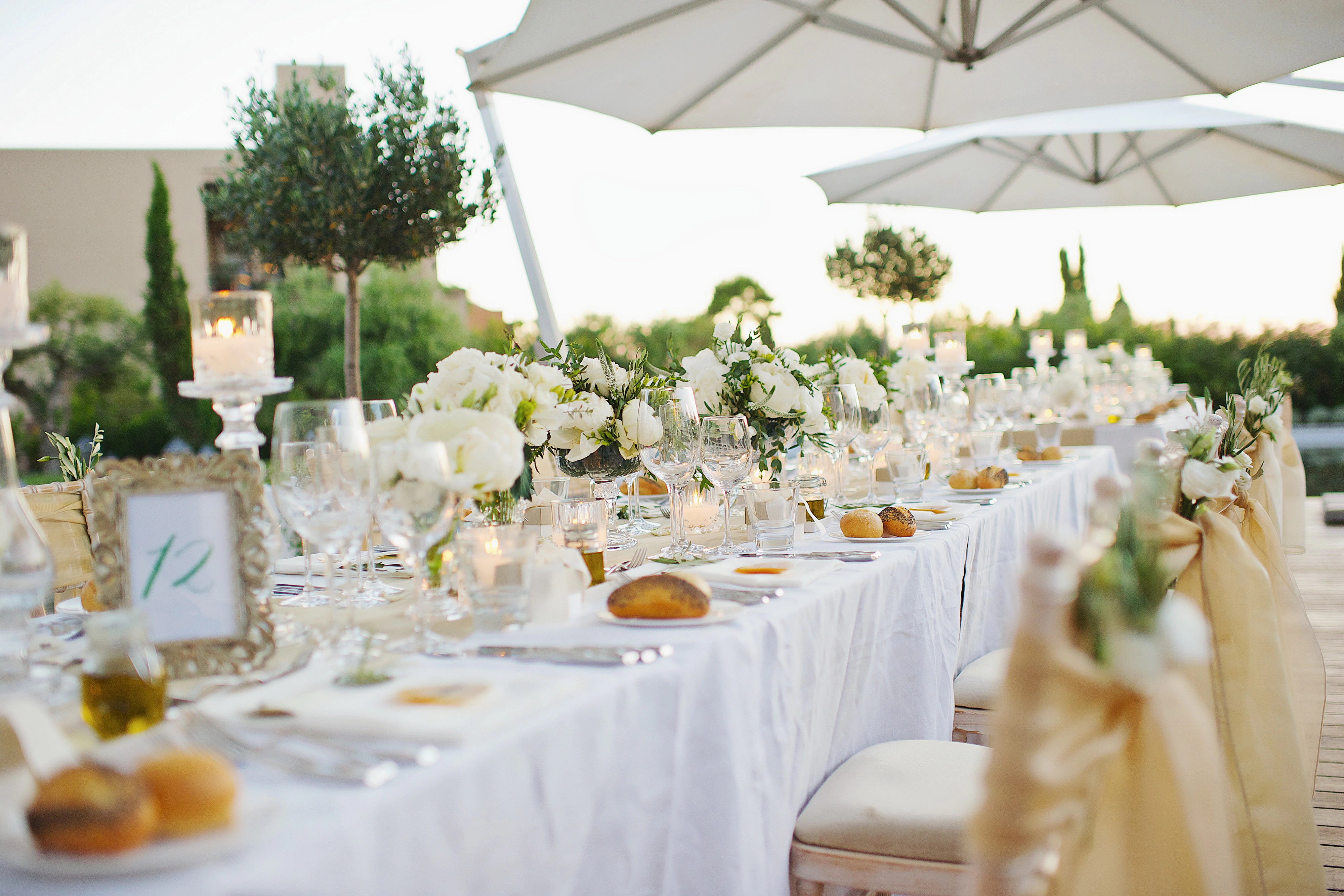 The Romanos klxlc-wedding-table-7581-hor-clsc