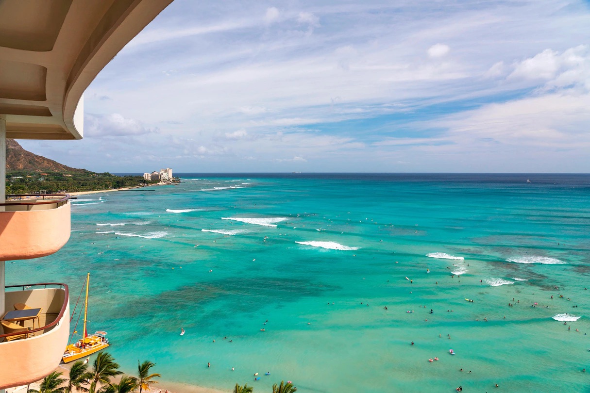 The Royal Hawaiian hnllc-alii-suite-view-3443-hor-clsc