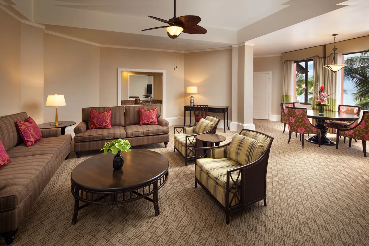 The Royal Hawaiian hnllc-historic-oceansuite-2947-hor-clsc